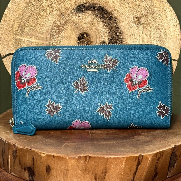 *RARE* COACH Accordion Zip Wallet In Wildflower Print - Picture 1 of 14